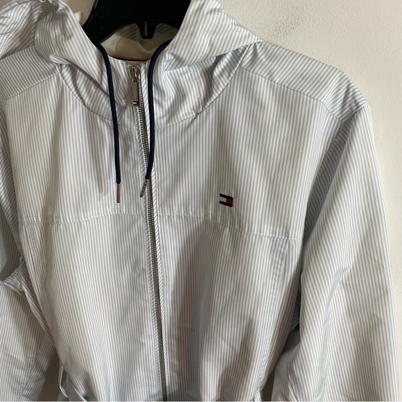 Tommy Hilfiger Blue Pin Striped Hooded XL Belted Women’s Light Spring Rain Coat - Picture 3 of 10